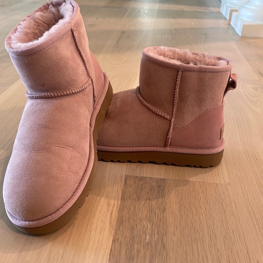 NWOT! Classic Mini Uggs in a beautiful blush pink.